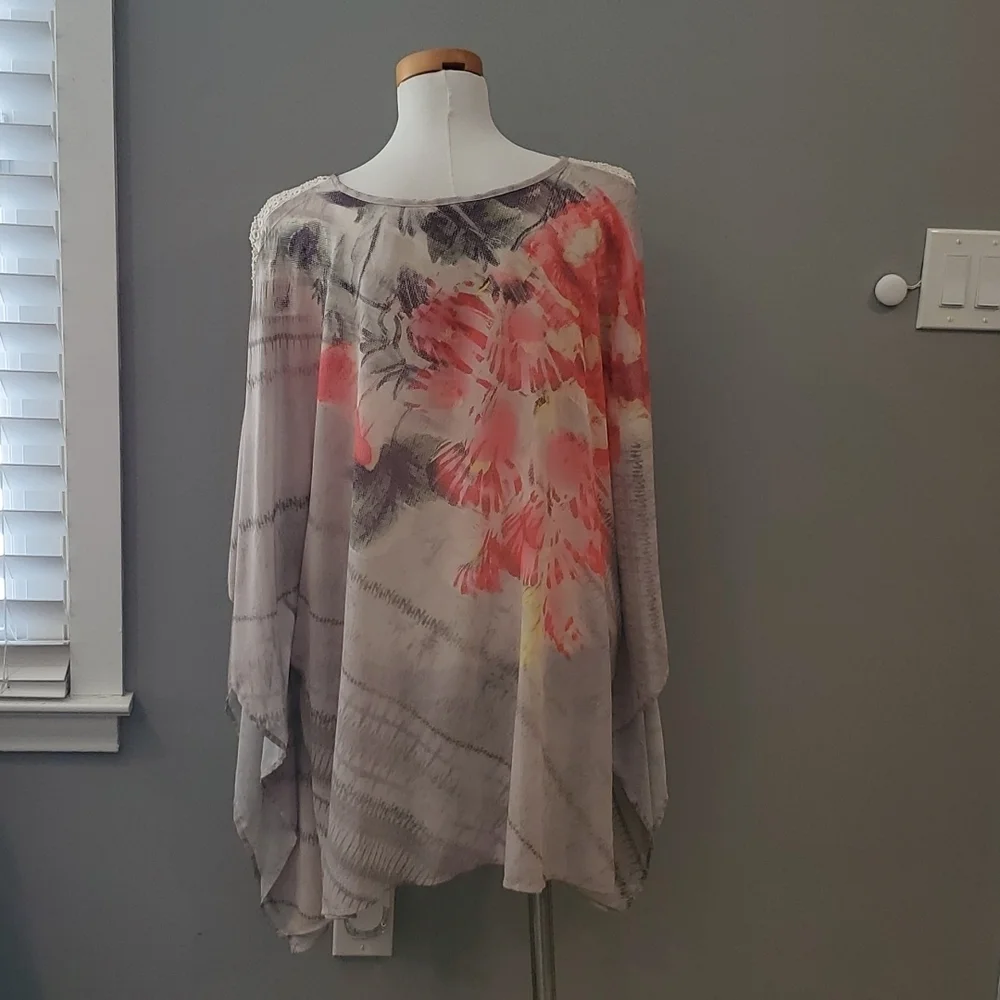 Pretty lightweight top - Picture 2 of 5
